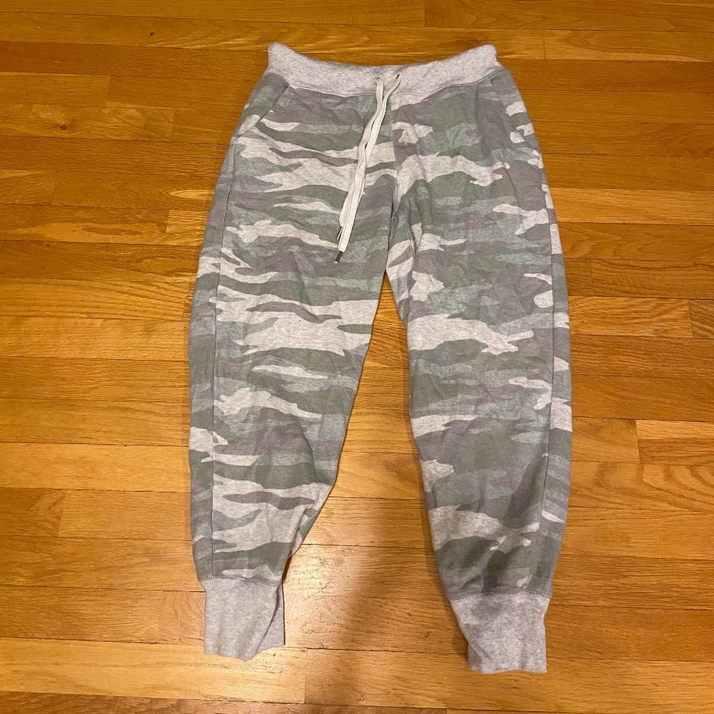 Aerie Green & Gray Camo Sweatpants Joggers - Size Medium